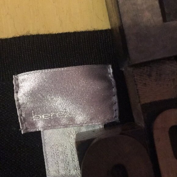 BEREK EMBELLISHED FLORAL SWEATER - NWOT - FREE SHIPPING! - Picture 3 of 8